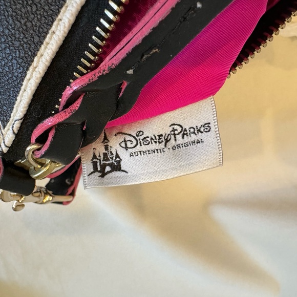 Dooney & Bourke Disney Sweethearts - 2014 Mickey and Minnie Small Barrel… - Picture 14 of 15